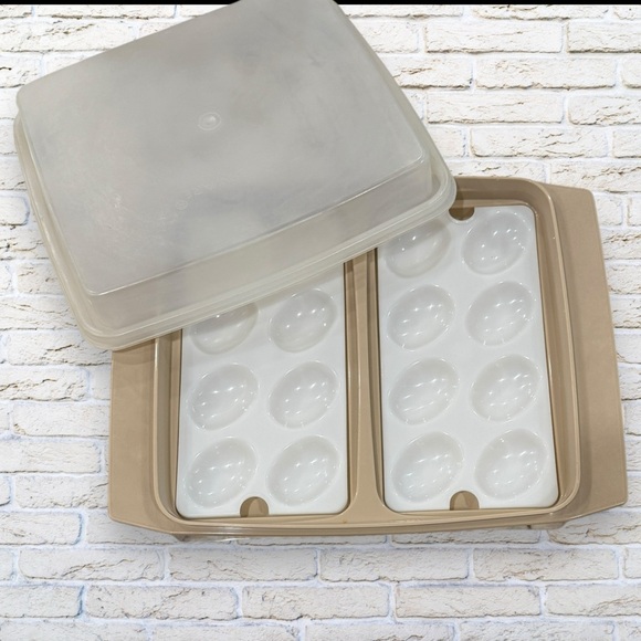 Vintage Tupperware Deviled Egg Holder Carrier - Picture 3 of 4